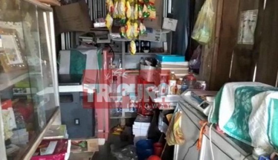 Thieves looted shop by breaking front door in Udaipur, Police in sleep